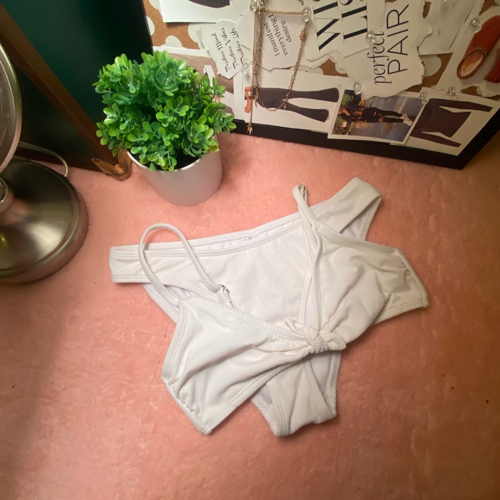 WHITE SWIM SUITE WEAR